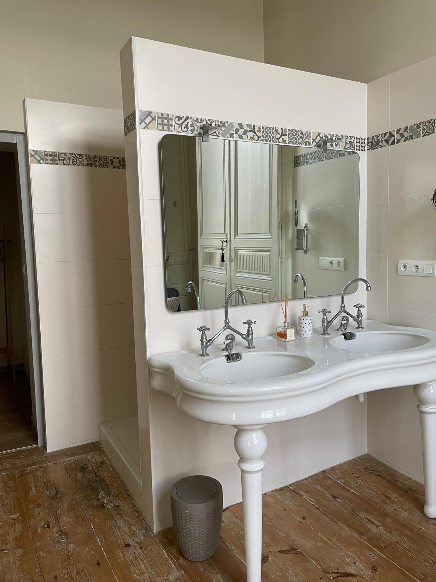 Double Room,1597614379:JPEG